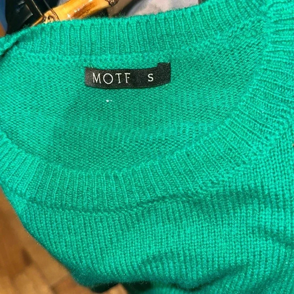 MOTF Luxe Soft Green crew neck Sweater Sz S - Picture 3 of 9